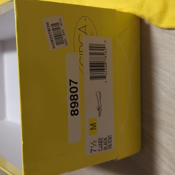 Circa | Size 7.5 Black Patent Leather Loafers - Picture 6 of 6